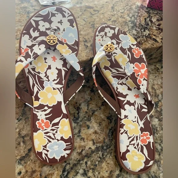 Tory Burch Floral Sandals new with box never worn ๐๐ธ๐ - Picture 1 of 9